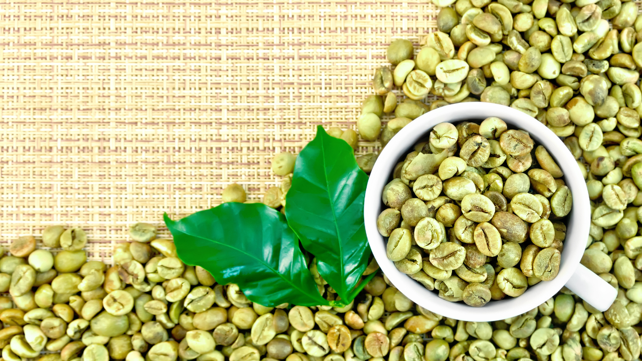 Zielona kawa: właściwości zdrowotne i jak ją parzyć?