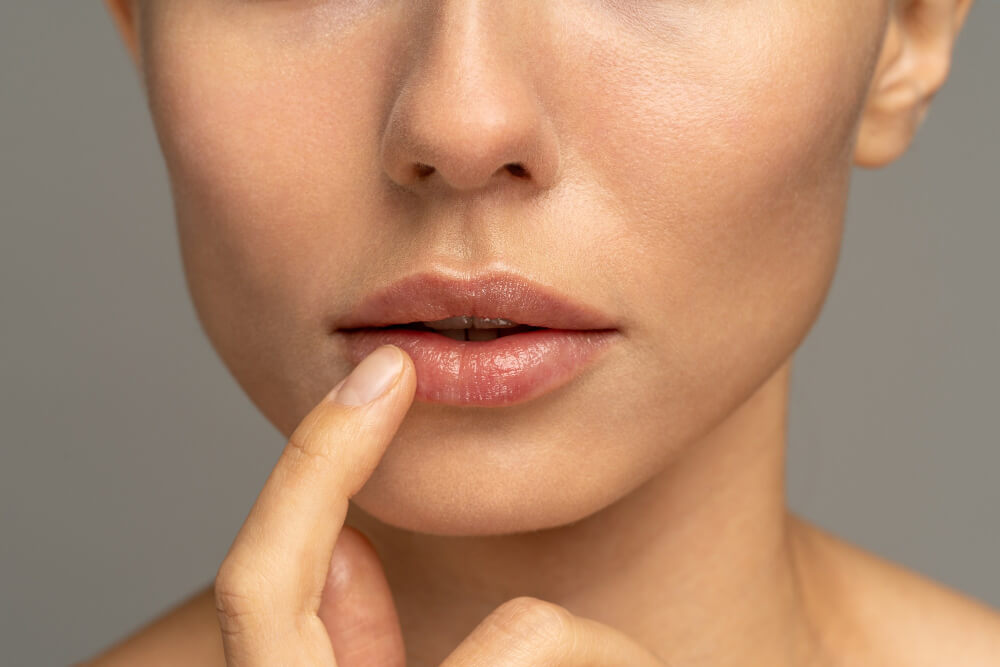 Nawilżanie ust - dlaczego warto wykorzystać do tego kwas hialuronowy?