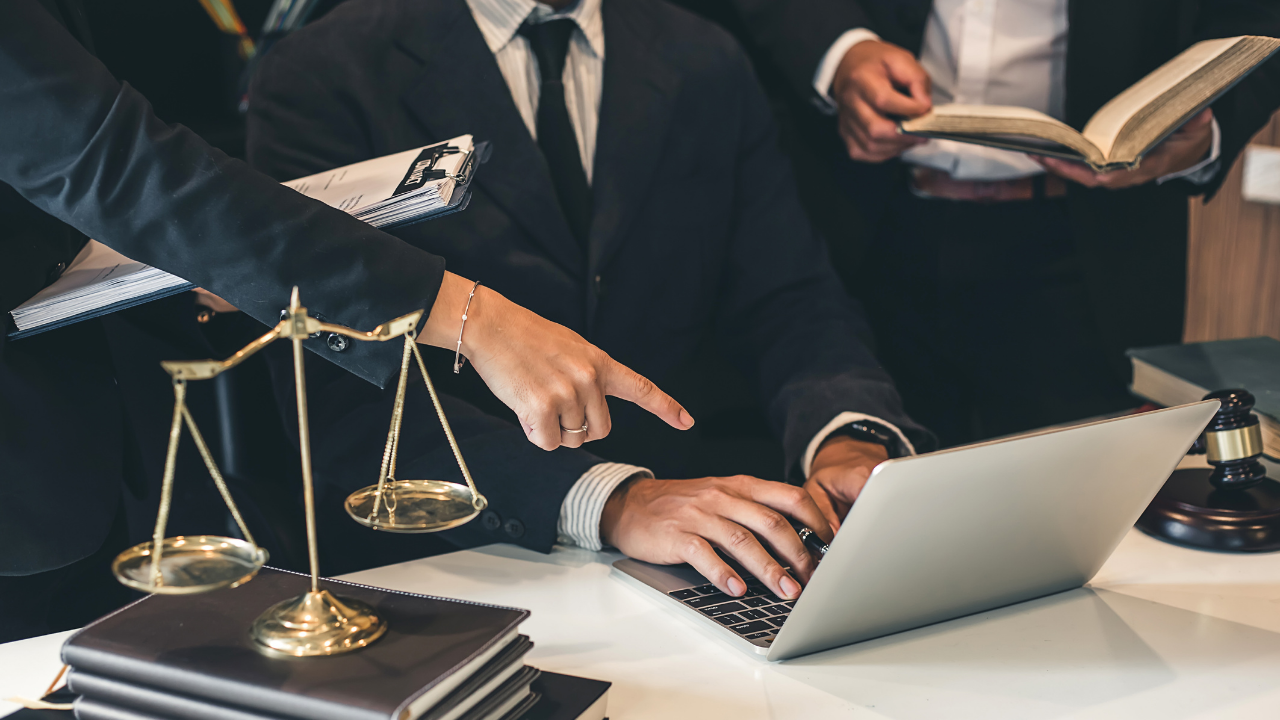 Capital Legal Prawo Pracy – kiedy skorzystać z pomocy prawnika? 
